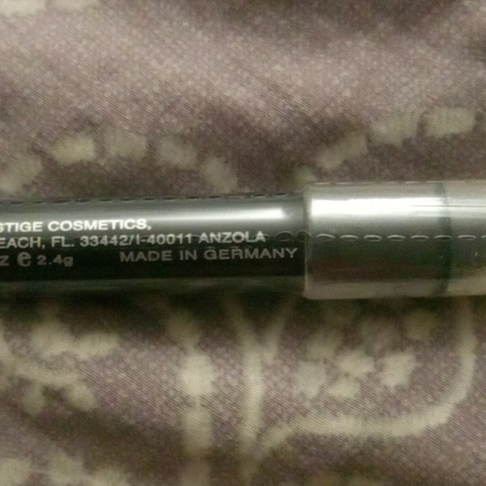 New PRESTIGE Creamy Matte Lipstick Crayon LP-17 Shade - Picture 4 of 7
